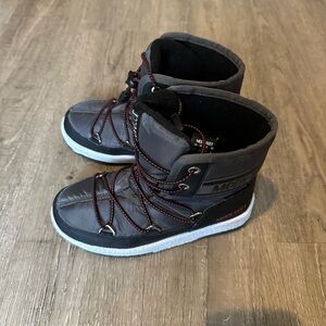 Moon Boot for kids size 1